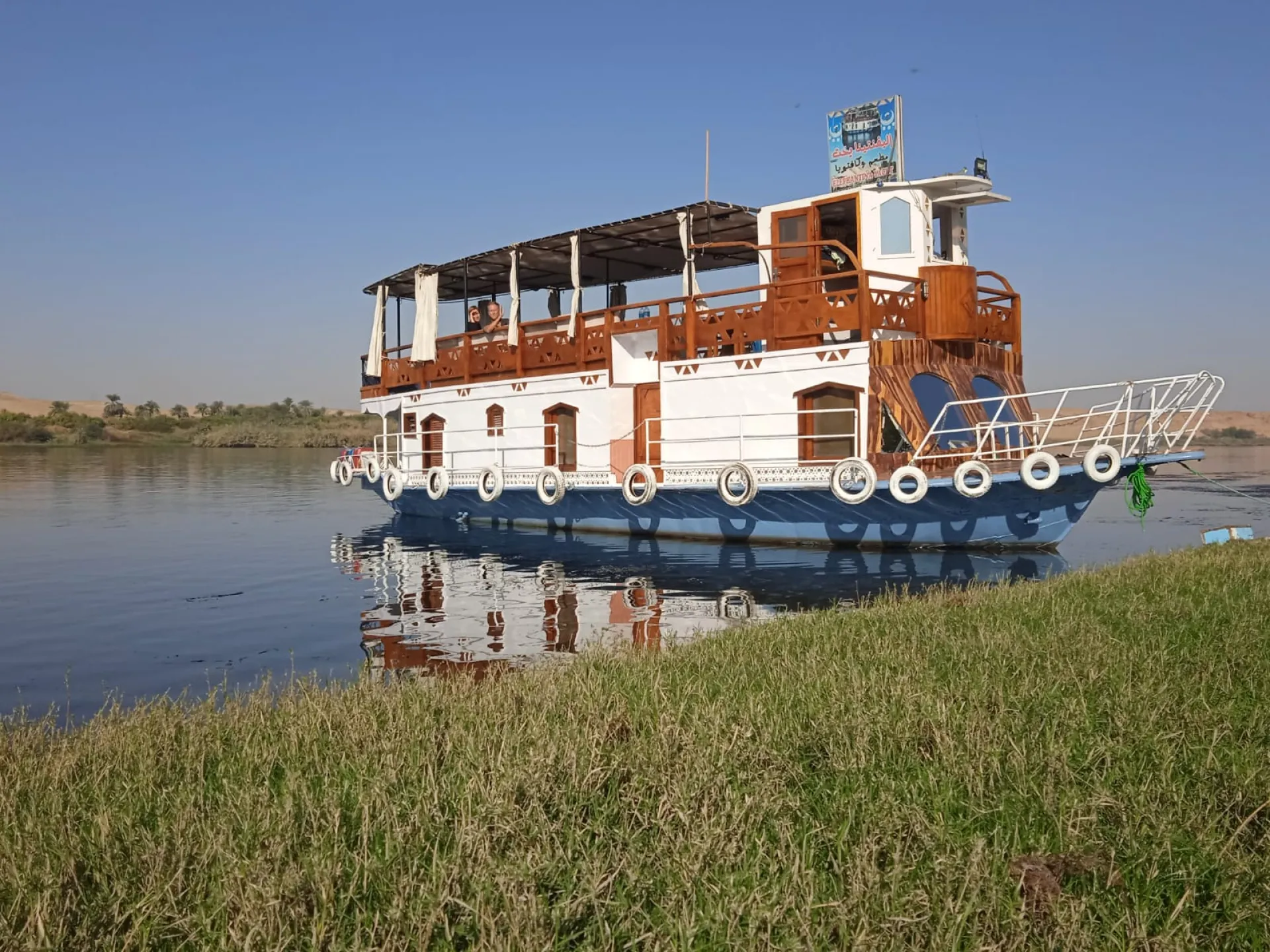 Private luxury Dahabiya Nile cruise yacht sailing from Aswan to Esna